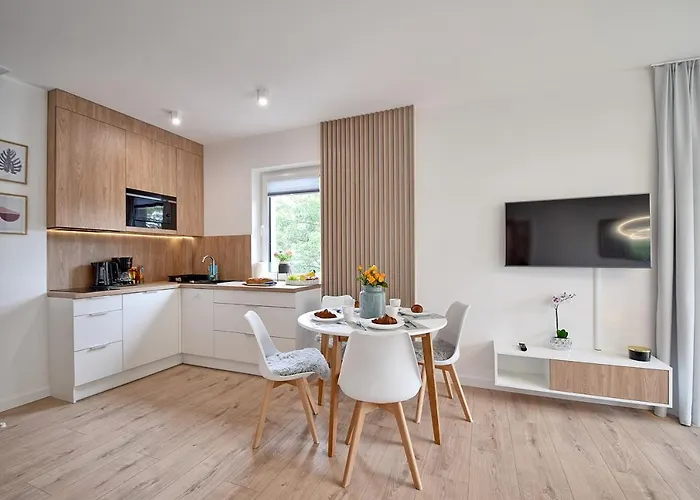 North Apartments, Pine *